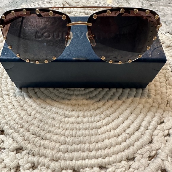 Louis Vuitton Sunglasses - Picture 11 of 13